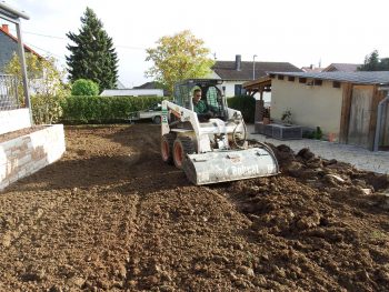 feine Bodenbearbeitung im Hausgarten